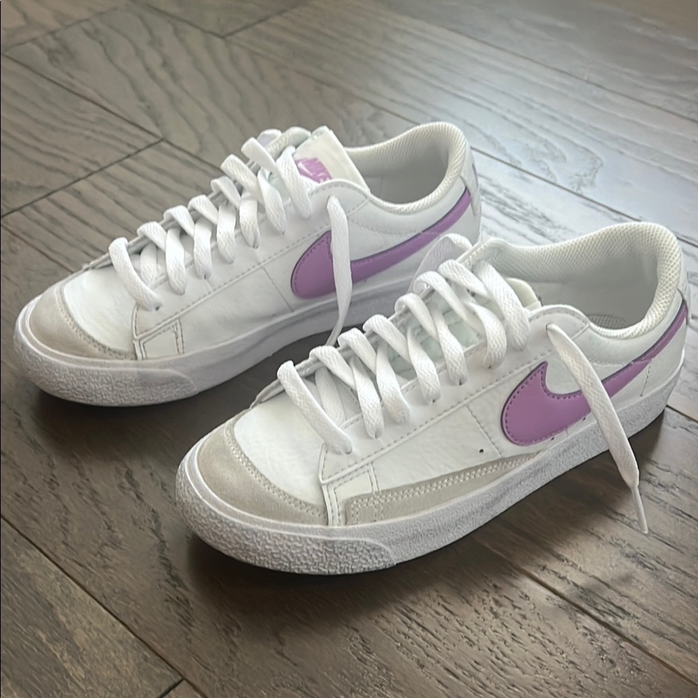 Nike Girls White and Purple Sneakers- Size 4